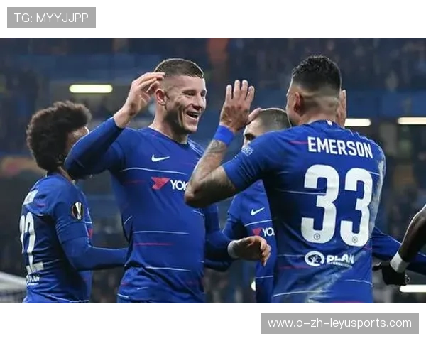 切尔西边路切入形成致命传递