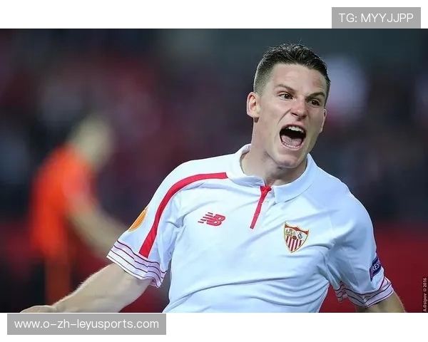 塞维利亚—加梅罗右翼内切放低传中形成机会 塞维利亚—加梅罗右翼内切放低传中形成机会