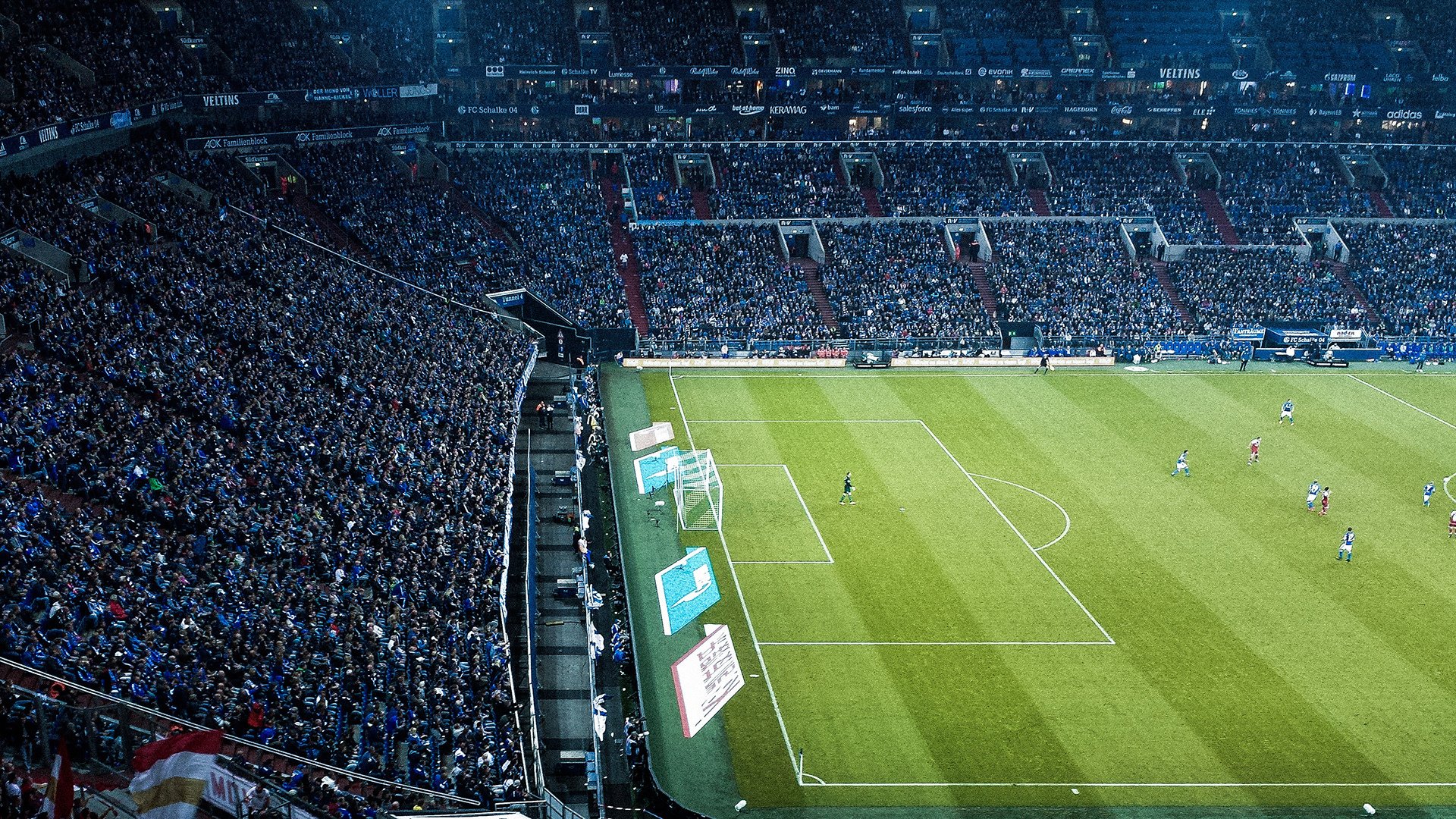 乐鱼电竞· (中国)官方网站-中场“1-2”站位提升传控效率